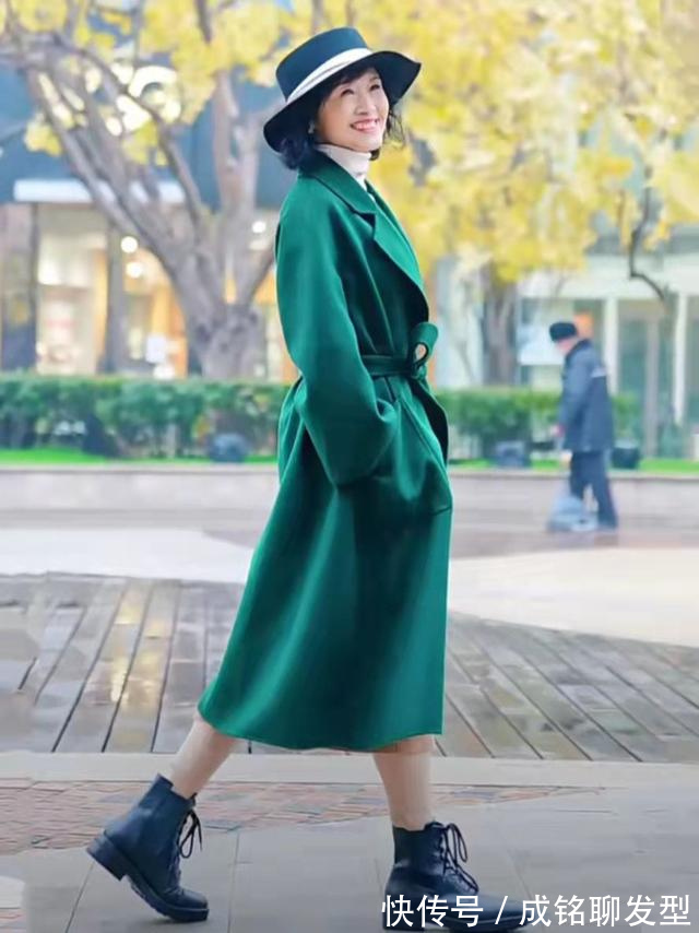 大衣|这才是老年人最好的状态,远离沉闷的黑白灰,亮色穿搭时髦又减龄