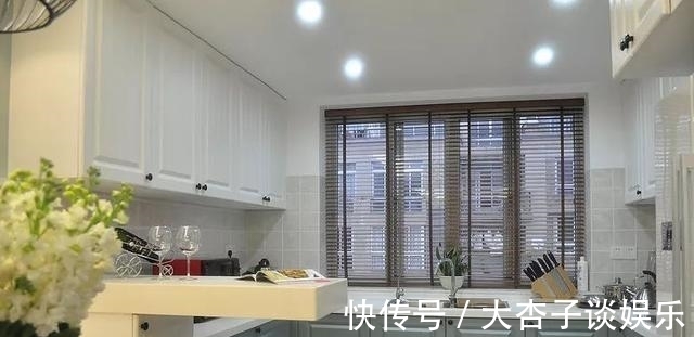 乳胶漆|150㎡现代美式, 复式楼的过道, 利用得真巧!