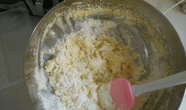 小鱼|钓鱼技巧:多种面粉饵料配方,小鱼不沾,大鱼咬钩猛,野钓必备