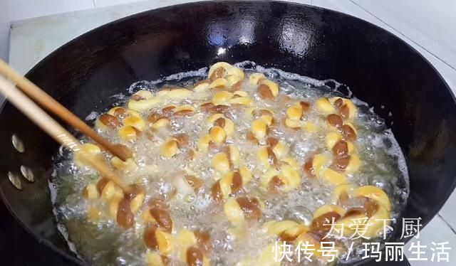自制|自制麻花的做法，大厨教你详细步骤，香酥又掉渣，出锅孩子抢着吃