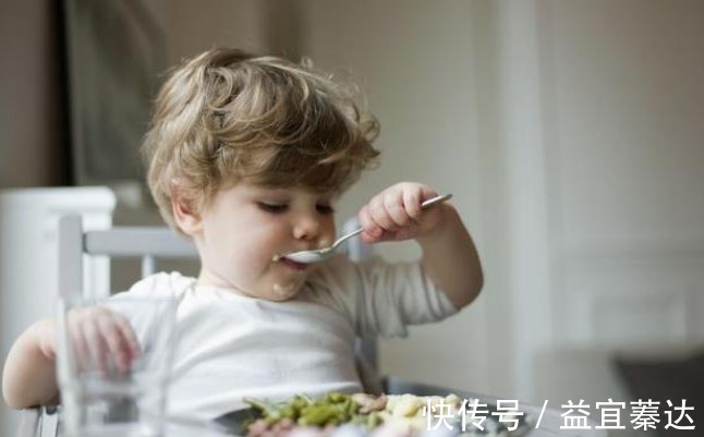 调味料|刚过1岁的孩子能不能吃大人饭?6项建议家长要知晓,吃对不伤身