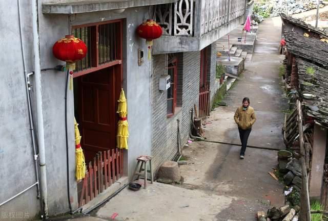 所有权|户口已不在农村，农村里的农房怎么处理？