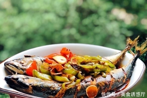 9月这鱼正当季,吃过熏的煎的,整只红烧更“带劲”,7元1斤实惠