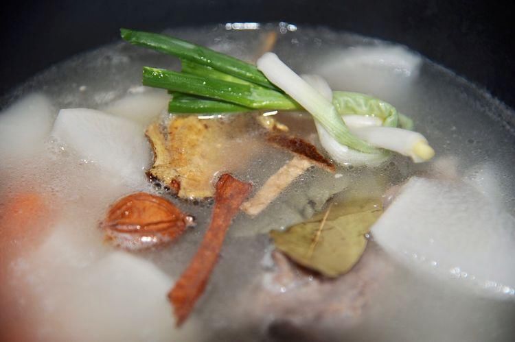 白胡椒粉|白萝卜搭配羊排骨一起煲汤，鲜美滋补营养高，天冷要常喝