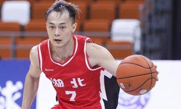 杜锋|广东男篮正式签下汤杰,将身披30号球衣,签C类合同至下赛季结束
