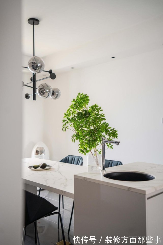 卡通|200㎡的海景大平层,同一空间中,兼具沉稳大气、时尚跳跃