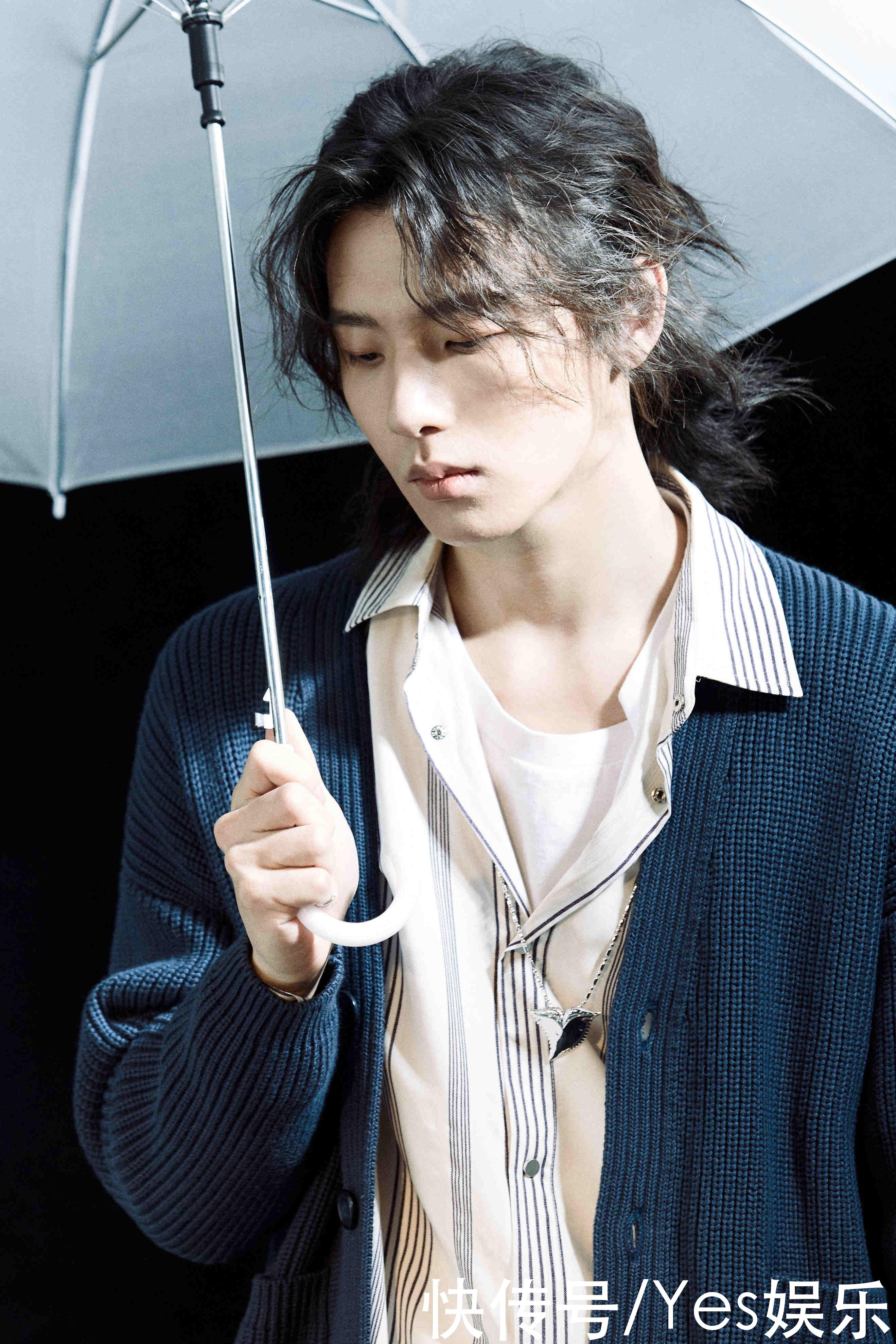 意境绝了！阿煜春雨撑伞大片释出气质文艺