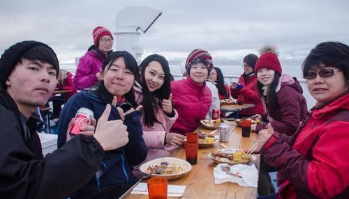 一个中国女孩的南极之旅，当看到萌萌企鹅的那一刻，好暖心