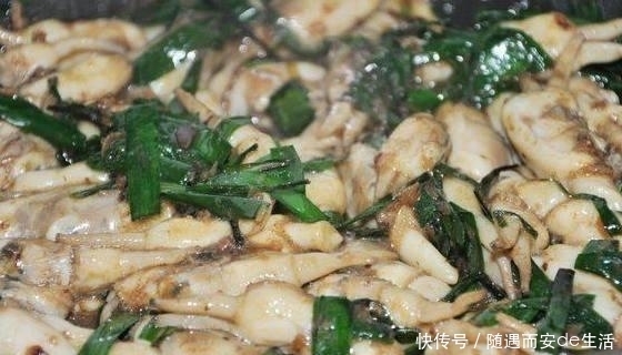 上桌|韭菜以后别拿炒鸡蛋了,加上它炒,上桌2分钟盘子都被舔干净