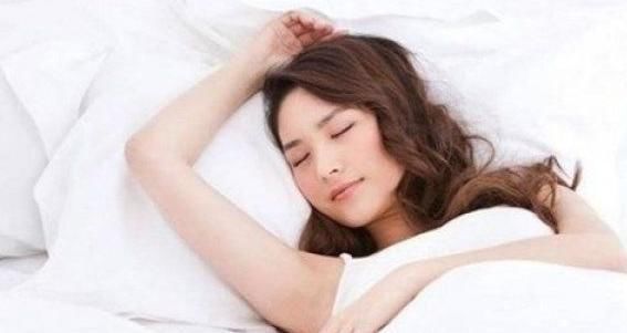 枕头|失眠的人有福了,不用吃,只需放在枕头边闻一闻就睡着!