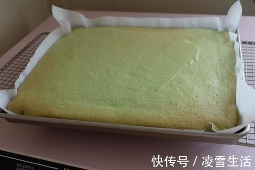 5颗鸡蛋，一把菠菜，就可以吃到又嫩又润的戚风蛋糕，总吃也不够