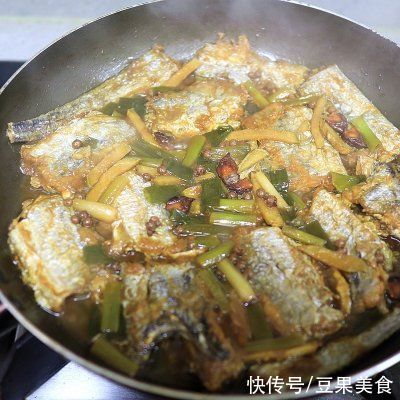 菜花|#助力高考营养餐# 高考晚餐5菜1汤真不赖，鸡腿焖饭香喷
