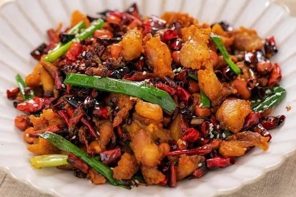 几道菜不愧是下饭神器,做上一大盘,好吃到连汤汁、骨头都不剩!