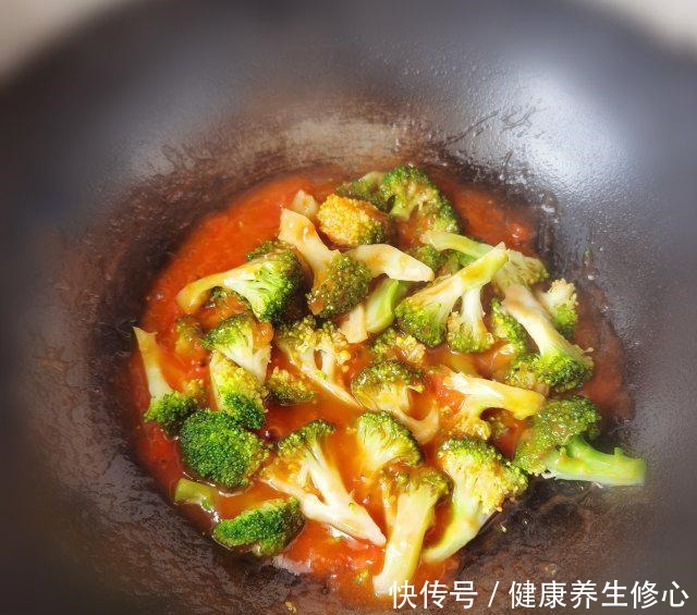 糖醋西兰花,每一口都饱含着浓郁的酸酸甜甜的味道!