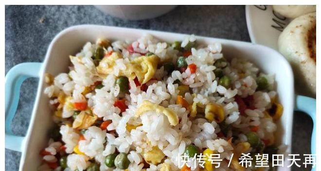 炒鸡蛋|周末宝妈给孩子做一顿丰盛早餐，有水煎包，核桃露，炒米和炒鸡蛋！