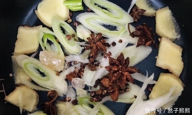 肉馅|为什么饭店调的“肉馅”又香又好吃，多加2步，无论包什么都好吃