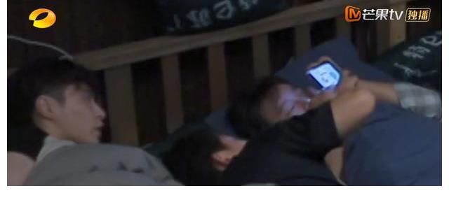 張藝興|張藝興、彭昱暢嗨聊游戲，黃磊、何炅暗稱有代溝