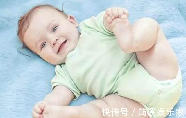 几个月|宝宝几个月会翻身和长牙,很多妈妈做错,耽误宝宝发育