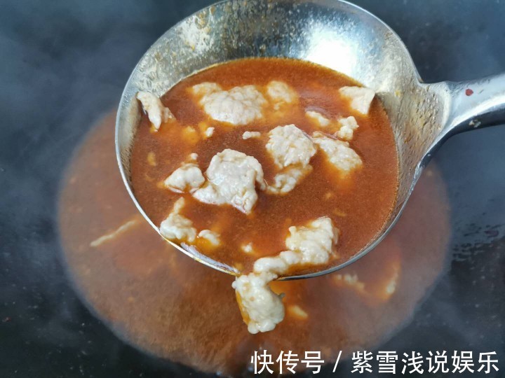 胡辣子|水煮肉片好吃有秘诀!上浆前多加1步,肉片更嫩更滑,还没腥味