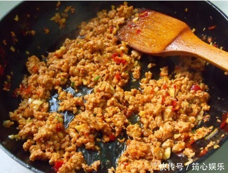 入味|做麻婆豆腐时，别再焯水了，用上一个妙招，豆腐嫩滑入味不易碎
