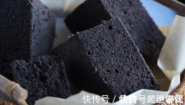 模具|黑米发糕做法，鸡蛋加牛奶上锅蒸一蒸，软糯香甜营养满满