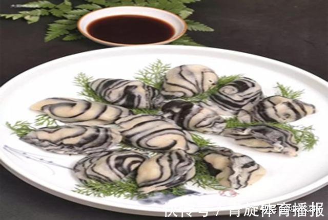 煲仔酱|美食推荐：钢锅鱿鱼、葱烧柚皮烧腩、山水墨鱼饺子制作方法