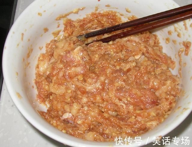 拌饺子馅时，别只会加水，多加这“一味”饺子吃起来更加鲜嫩