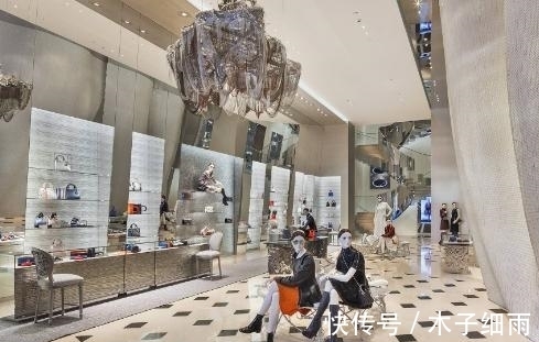 商场|为何商场中的高端商铺，即便无人问津也不会倒闭？内行人说出答案