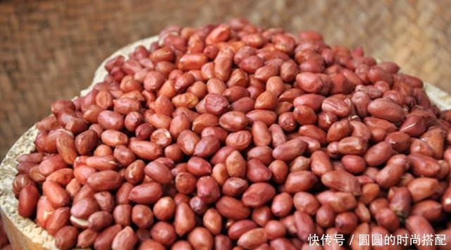 白花钱|买花生米时,遇到这3种不要买,口感差营养少,别再买错了白花钱