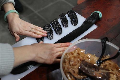 发胶 古装剧女子发型多样,但没发胶该如何定型?老祖宗的办法至今受用