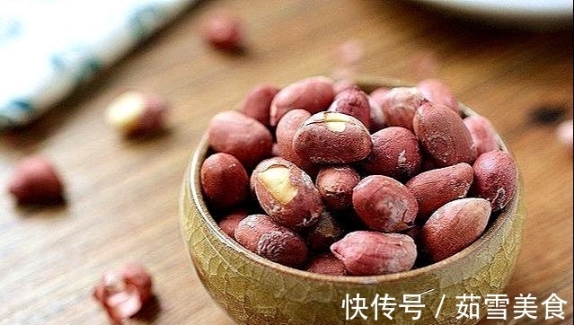 自制花生小零食，用微波炉简单4步搞定，又香又脆