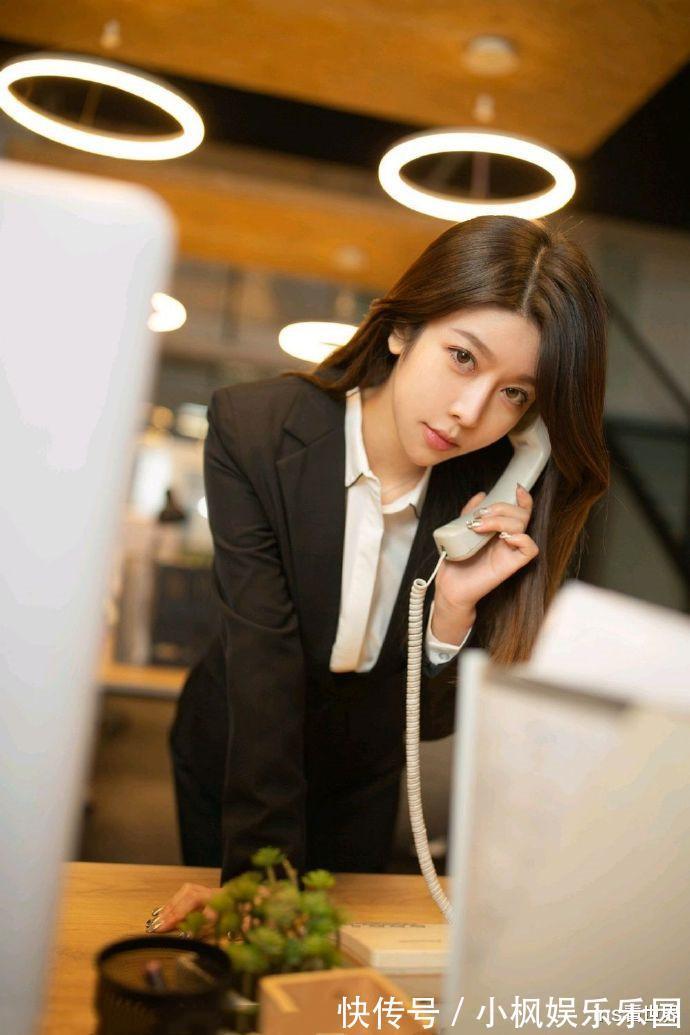 制服|经典黑白穿搭的小姐姐，果然还是制服比较有魅力