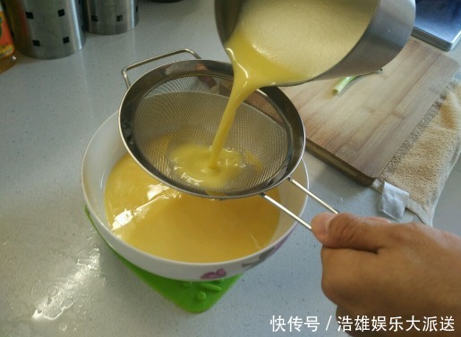 正确|鸡蛋羹,用冷水蒸还是热水蒸都错了,教你正确做法,嫩滑无蜂窝