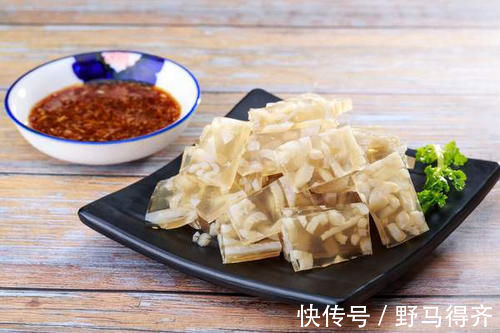 猪皮冻|做猪皮冻,焯水后不能直接下锅煮,多做1步,晶莹剔透无腥味
