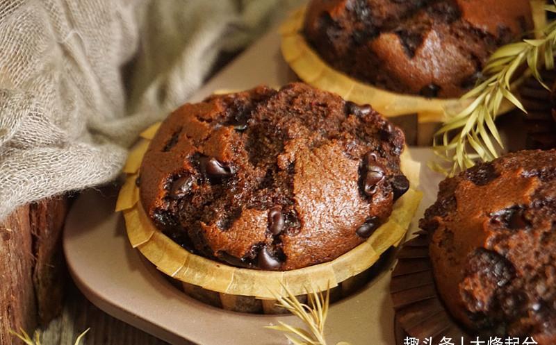 纸杯蛋糕|星巴克18元1个的巧克力蘑菇头麦芬,自己做简单便宜,私藏配方