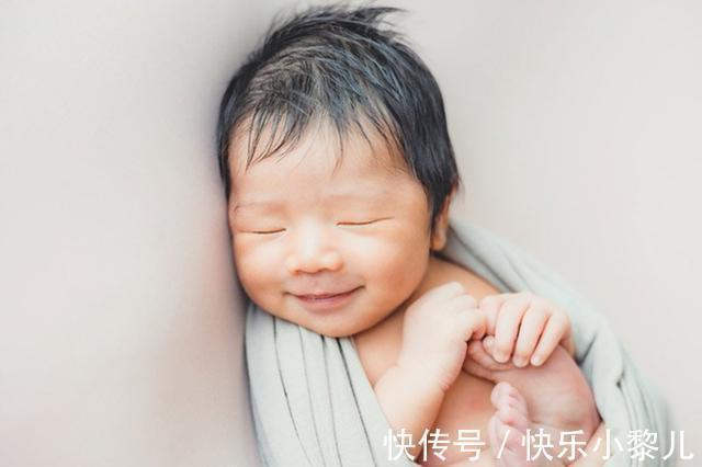 宝宝|生孩子的时候,妈妈喊得撕心裂肺,胎宝宝却偷偷做着3件事