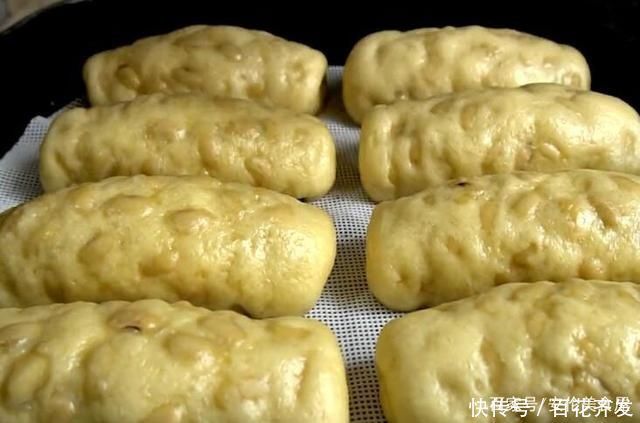 入秋后,吃包子吃馒头,不如吃它,简单一卷香软营养,我1周做3回