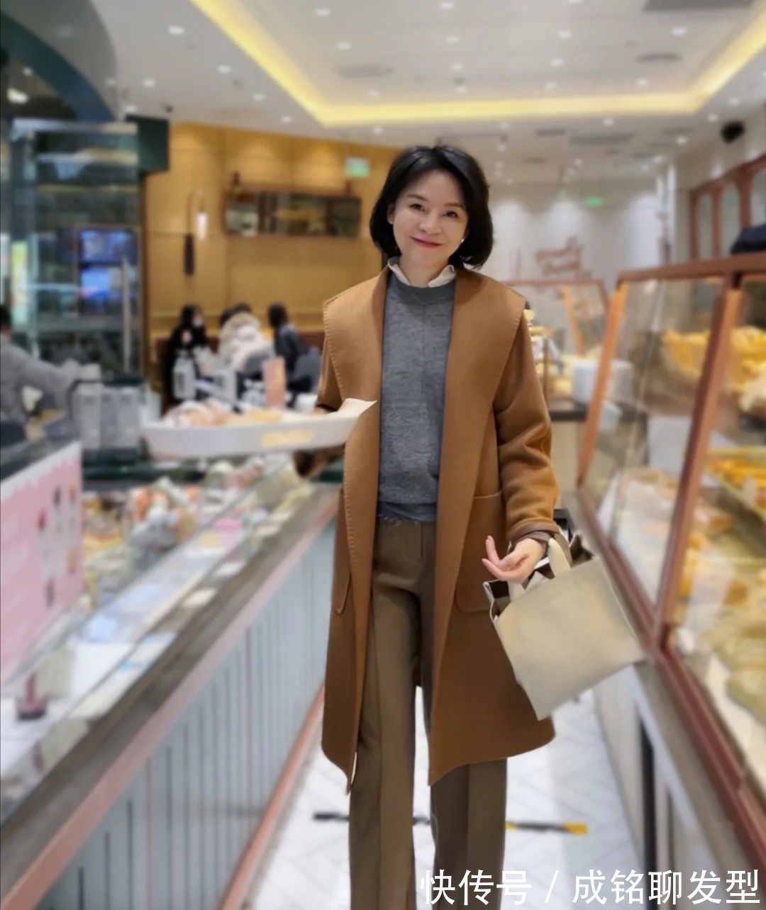 阔腿|50岁的女性穿衣要精不要多!尤其是这几件单品不可少,百搭又时髦