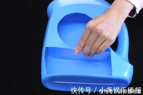 全家|洗衣液瓶子不要扔,简单切几刀,放在床上,全家人都抢着用!