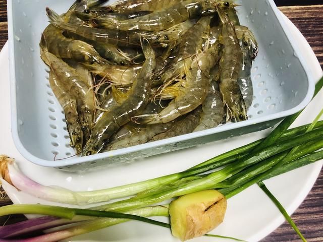 补充营养|白灼虾，用这做法8分钟就完事，虾肉紧实Q弹，一点腥味也没有