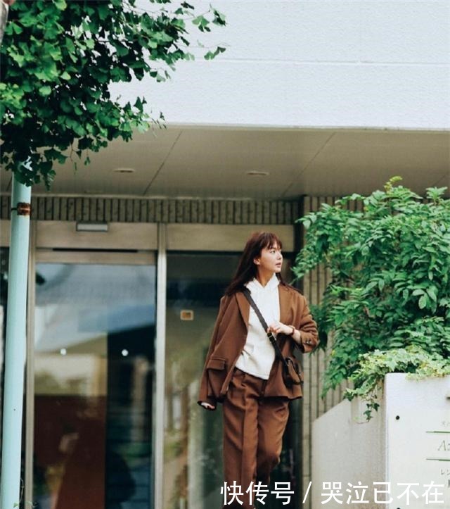 基础|地摊货是如何“被”穿出高定感的学会这几个穿搭技巧,你也时髦