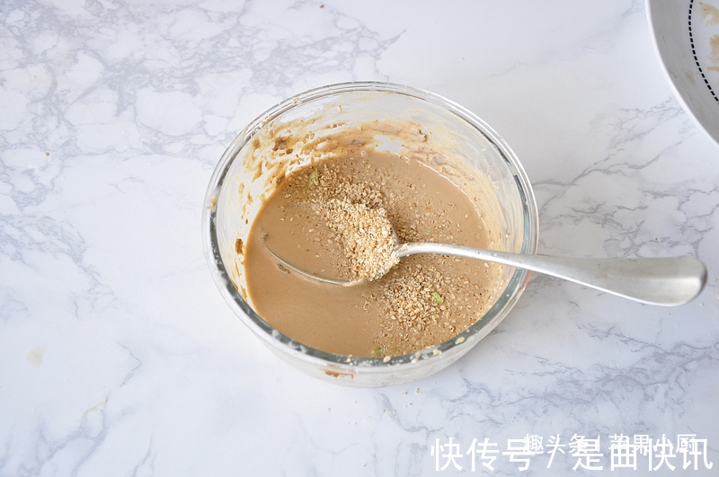 卷心菜|半个卷心菜,一勺芝麻酱,拌一拌当晚餐,我已连吃一周还是很喜欢