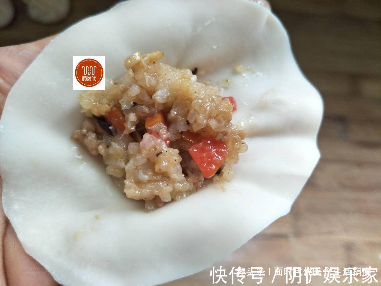 不用擀面，10分钟出锅，比饺子更好吃，更简单，儿子天天都吃不腻