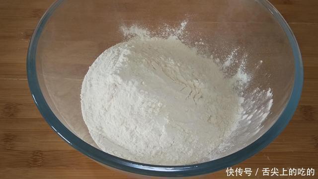 食材|葱花饼这样做太香了，多加1种食材，外酥里软，凉了也不硬，解馋
