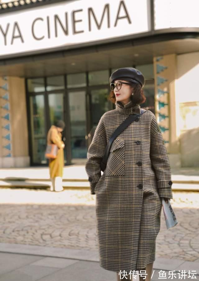 三木妈 三木妈不愧是“穿搭界”的佼佼者,大衣造型减龄时髦,照穿就很美
