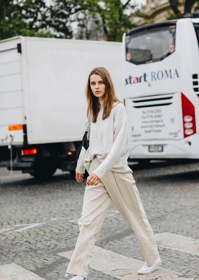 阔腿裤 卫衣怎么穿出“优雅轻熟风”?学习这些穿搭技巧,美到无法抗拒