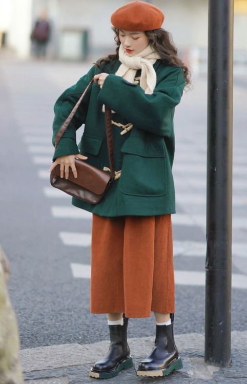 牛角扣大衣 小个子女生的冬季穿搭指南,身穿“牛角扣大衣”简约洋气,超好看