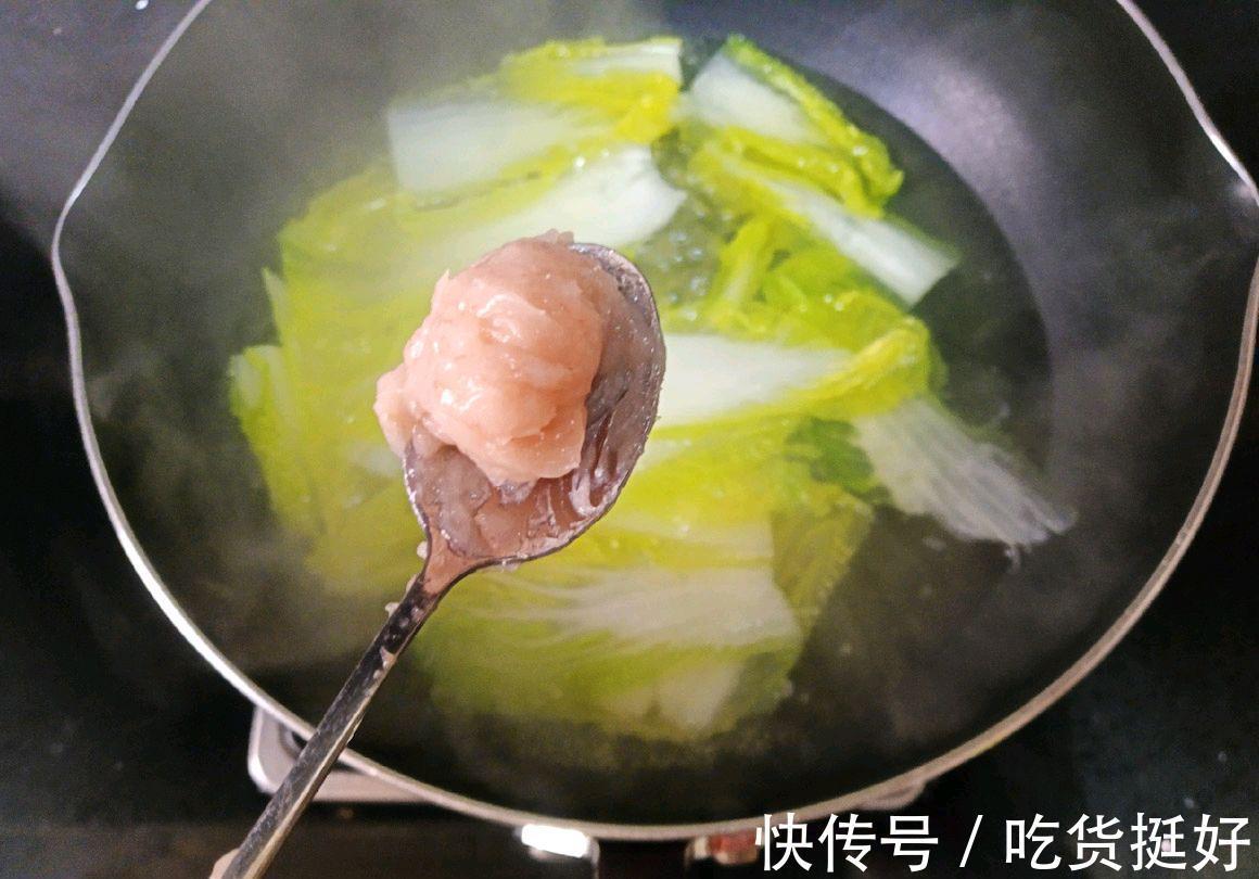 虾滑豆腐白菜汤|虾滑豆腐白菜汤：豆腐软糯，白菜脆爽，而虾滑Q弹软滑，这味绝了