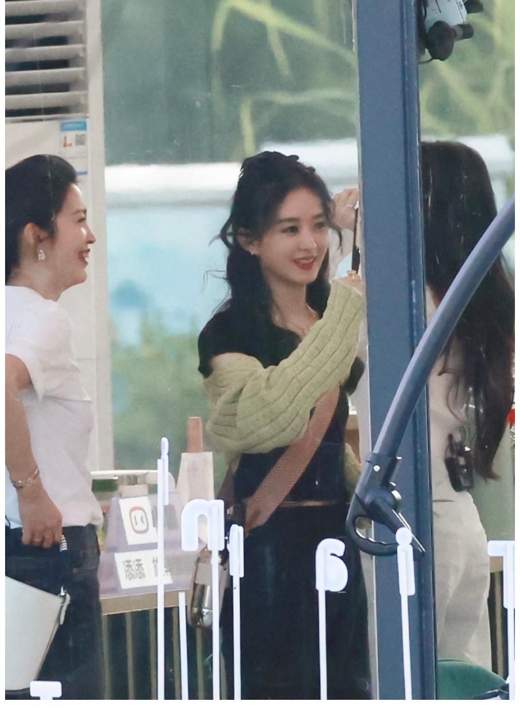 中餐厅|中餐厅赵丽颖张碧晨同框，被爆和华晨宇有孩子后，她反倒红了？