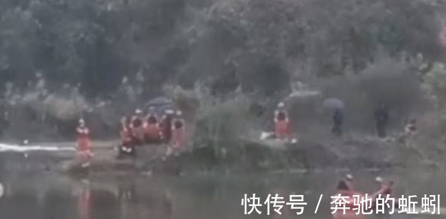 因鱼竿被大鱼拖走，广东一钓友下水溺亡，当地人：河里好多大鱼